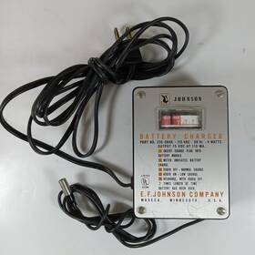 E.f. Johnson 250-0846 Vintage E.f. Battery Charger Part No. 15v Dc Output Made In Usa