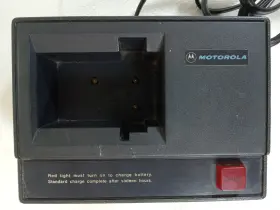 8005a Motorola Vintage 2-way Radio Brick Desktop Battery Charger