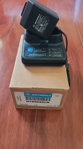 Htn9026cr Motorola Nos 3-hour Desktop Rapid Charger Fits P10 P50 Sp10 Sp21 Ht1