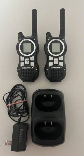 Motorola Kem-p29923 Qty 2 Way Radios With Ch610d Fast Charging Base And Adapter