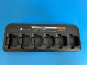 Nntn8410a Motorola Cp200d - 6 Unit Bank Charger