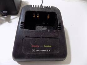 Motorola Ntn1172a Radio Charger Base And Power Supply