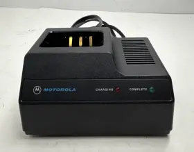 Ntn4864a Motorola 117 Vac 50-60 Hz 17.5 Vdc Battery Charger