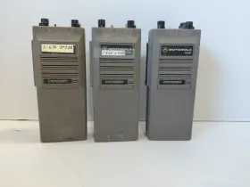 Ntn5506a Motorola Lot Of 3 Ht50 Radios With 1 Back Cover Untested No Batteries