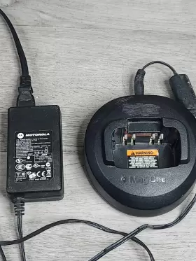 Pmln5041 Motorola Magone Bpr40 Rapid Charger With Ac Adapter Power Cord