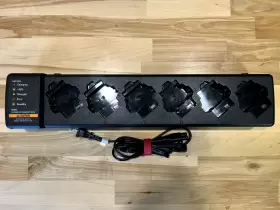 Pmln7093a Motorola Multi Unit Battery Charger - Black 6 Slots