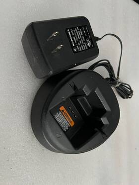 Motorola Pmtn4086a 2-way Radio Charging Dock With Ac Adapter Used