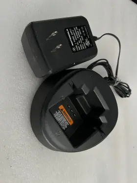 Pmtn4086a Motorola 2-way Radio Charging Dock With Ac Adapter Used